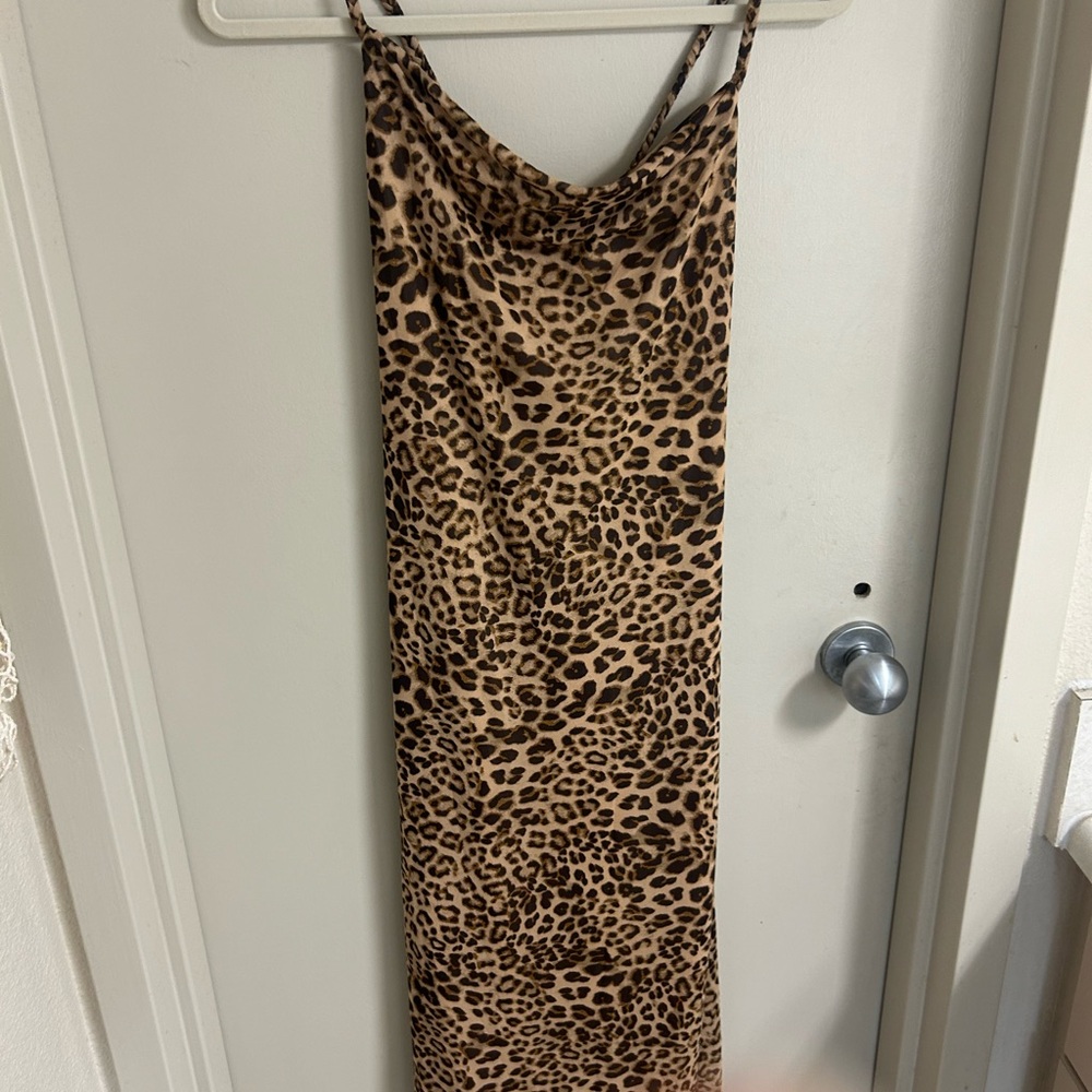 Elegant Leopard Print Midi Dress